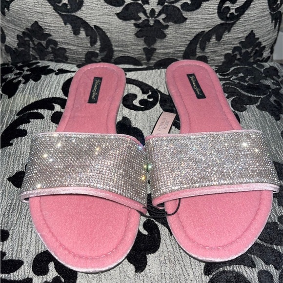 NEW Victoria’s Secret Embellished Pink Velvet Slides Size M - Picture 11 of 11